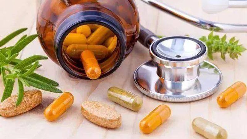 选择钙片时，应注意查看其配方成分。优质钙片应含有以下成分：